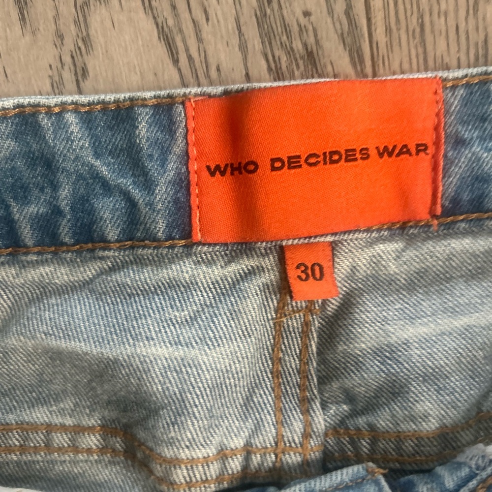Who decides war - Picture 2 of 4
